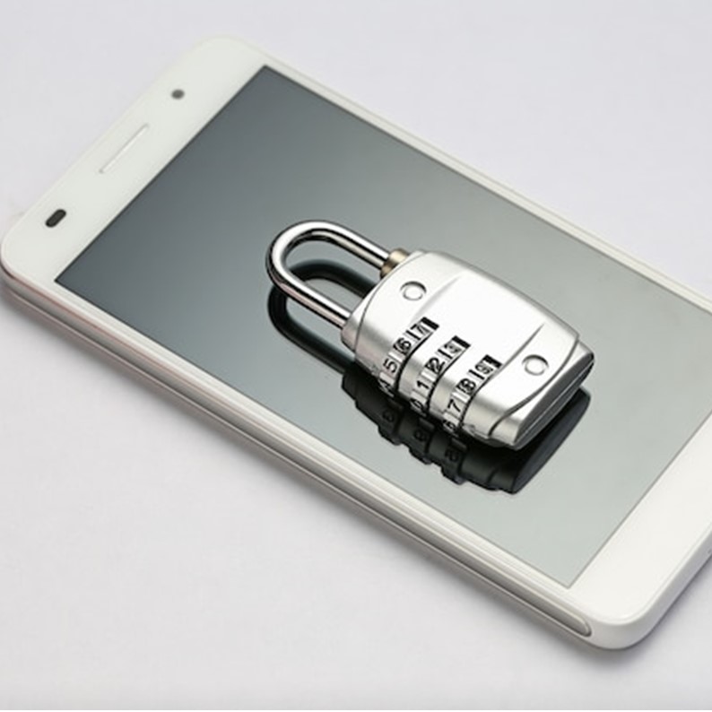 Celular roubado ou perdido? Veja como bloquear o IMEI na operadora

Recurso impede que terceiros realizem ligações, acessem dados móveis, e conectem outros chips de operadoras. Veja como acionar a sua operadora na matéria do Olhar Digital: tinyurl.com/novocorretor10…