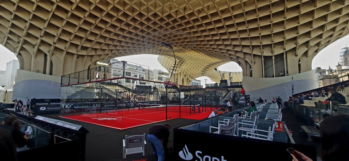 Desde @Casas_Asin Abogados agradecemos a Pedro Parrilla Calle, Gerente de <a href="/SomosSacyr/">Sacyr</a> en las <a href="/Setas_deSevilla/">Setas de Sevilla</a>, por invitarnos a disfrutar del evento internacional #MasterdePadel que se está celebrando en #Sevilla 

#Deporte #Negocios #PropiedadIntelectual