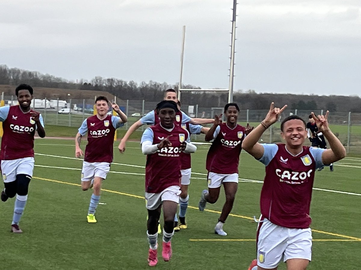 If there is a picture that sums up our time in Germany, it’s this one!

Great times and memories that will last forever.

Thanks @fckoeln_en @BlackYellow @HalsburySport @SGSC_Sports , it’s been a pleasure 🇩🇪 ⚽️ 💪 🤝 ❤️