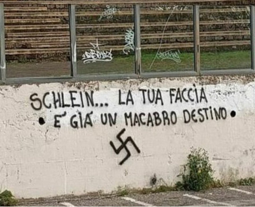 giacomo_darrigo's tweet photo. Sta cosa - pensata e scritta - è da malati di mente.
(Sorprende che non ci siano errori di grammatica e il cognome sia scritto giusto) https://t.co/twnuusLMIR