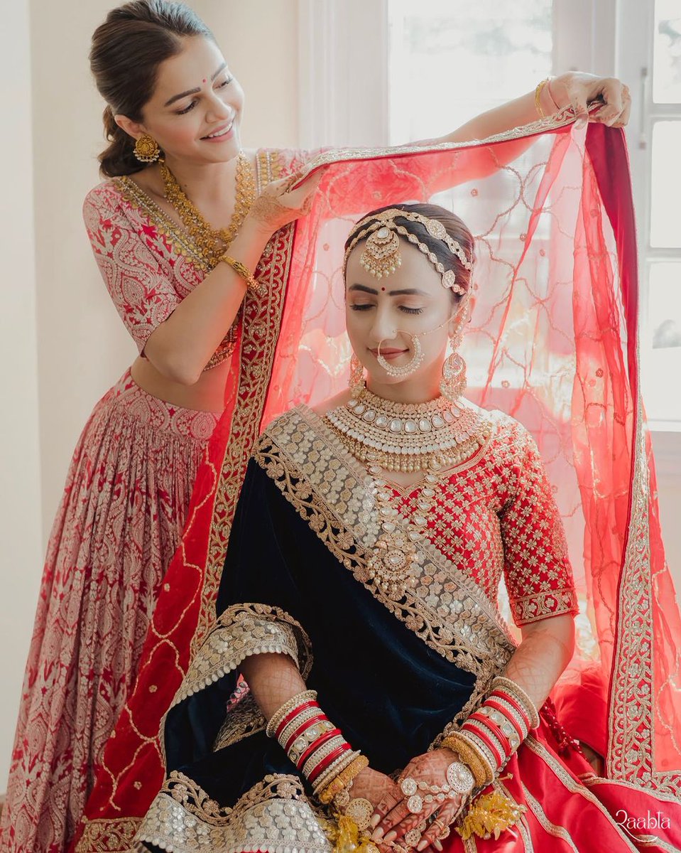 DelhiTimesTweet's tweet photo. “And our little baby girl is married”🌟

@RubiDilaik posts beautiful pictures from her sister #JyotikaDilaik's wedding with #RajatSharma

#rubinadilaik #rubina #wedding #celebwedding #celebritycouple https://t.co/VcAIwZQ5k6