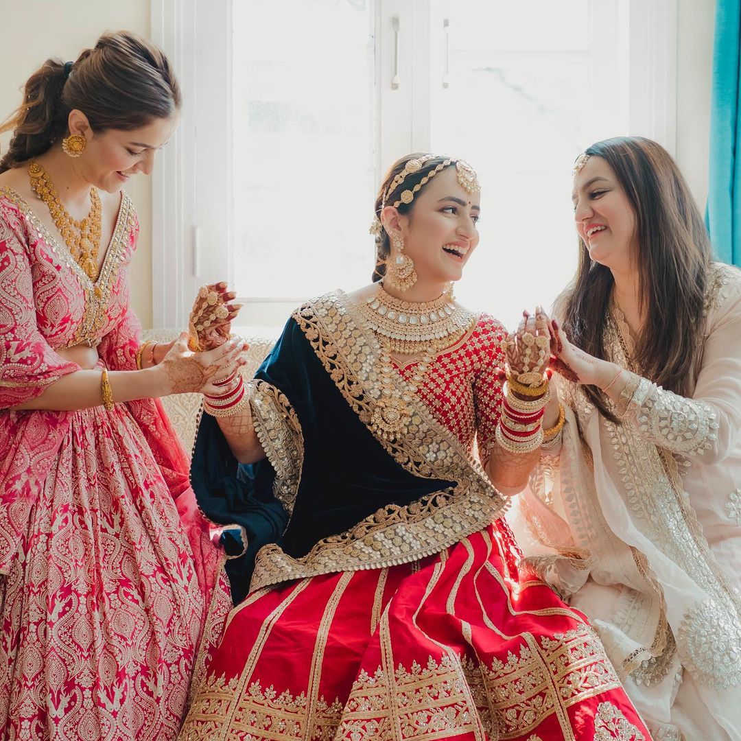 DelhiTimesTweet's tweet photo. “And our little baby girl is married”🌟

@RubiDilaik posts beautiful pictures from her sister #JyotikaDilaik's wedding with #RajatSharma

#rubinadilaik #rubina #wedding #celebwedding #celebritycouple https://t.co/VcAIwZQ5k6