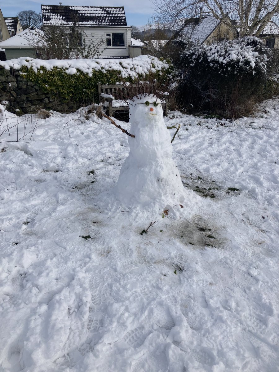 ⁦<a href="/Hudsonweather/">Paul Hudson</a>⁩ love the haircut ⛄️Addingham this morning 🥶