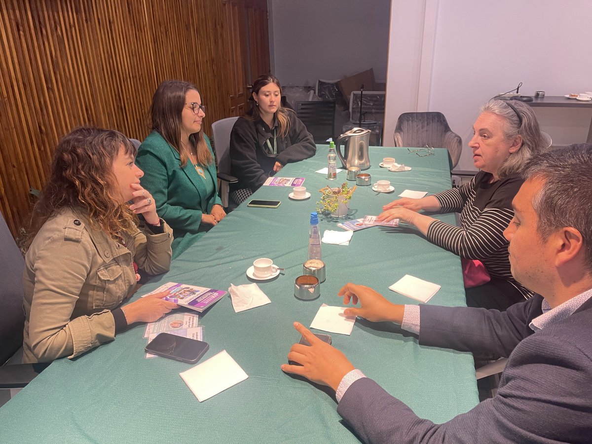 uimunicipalista's tweet photo. Avanzan preparativos del Congreso UIM en Valdivia a realizarse en diciembre

➡️La visita de trabajo de Leonor Rodríguez posibilitó el encuentro con el equipo de @munivaldivia encabezado por la alcaldesa @Carla_Amtmann  

Lee la nota https://t.co/BsFBoN8Ls9
#UIMCongresoValdivia 🧵 https://t.co/QQs7GrlFGd