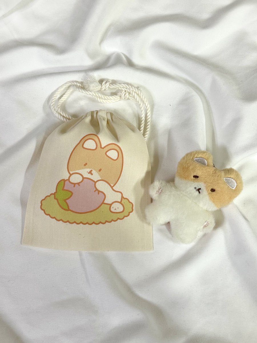 갑자기 하는 RT 이벤트 ⁽⁽ଘ( ´ᵕ` )ଓ⁾⁾ 
색감 볼라고 뽑았다가 다른 디자인으로 뽑아서 알티하시면 한분 뽑아서 터래기 파우치랑 백현이 더블유 네컷 보내드릴게요~~~~