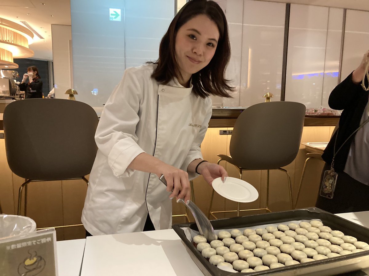 GMOGroup's tweet image. なんと👀！!
 #富士山カヌレ のパティシエ
高橋さんが遊びに来てくれました🤍

美味しいカヌレを本当にありがとうございます❕

#GMOYours
#BarTime #fujisancanele