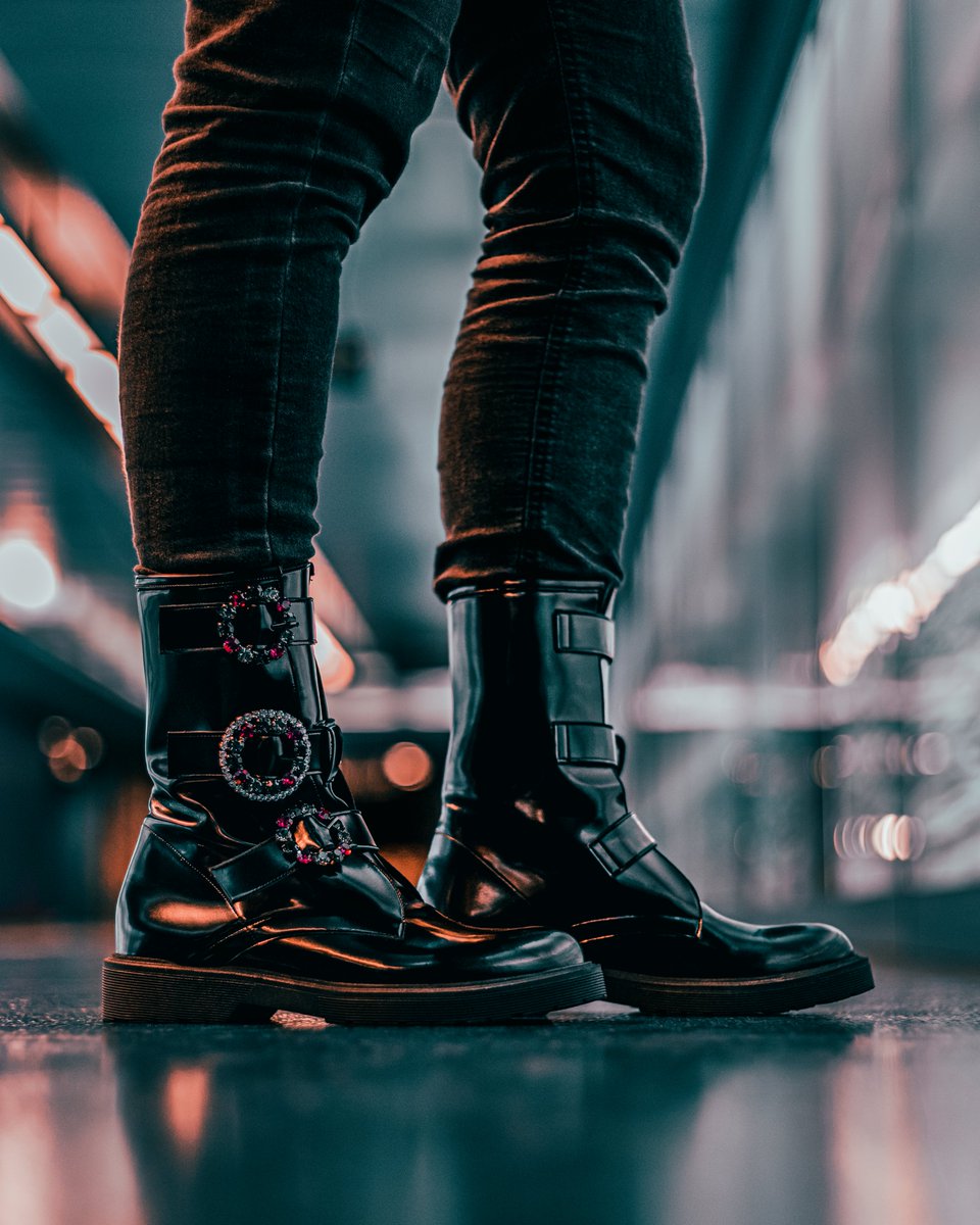 HopeWritingLig1's tweet photo. 📸 Fotografia di Moda per l’azienda Valentina Milano
👠 Stivaletti
-
-
-
#photography #canoneosr #canon #canonphotography #shooting #setphotography #donna #scarpeeleganti #scarpedonna #scarpetacco #fotografiadimoda #moda #girl #posa #metro https://t.co/q3tKY3c6a8