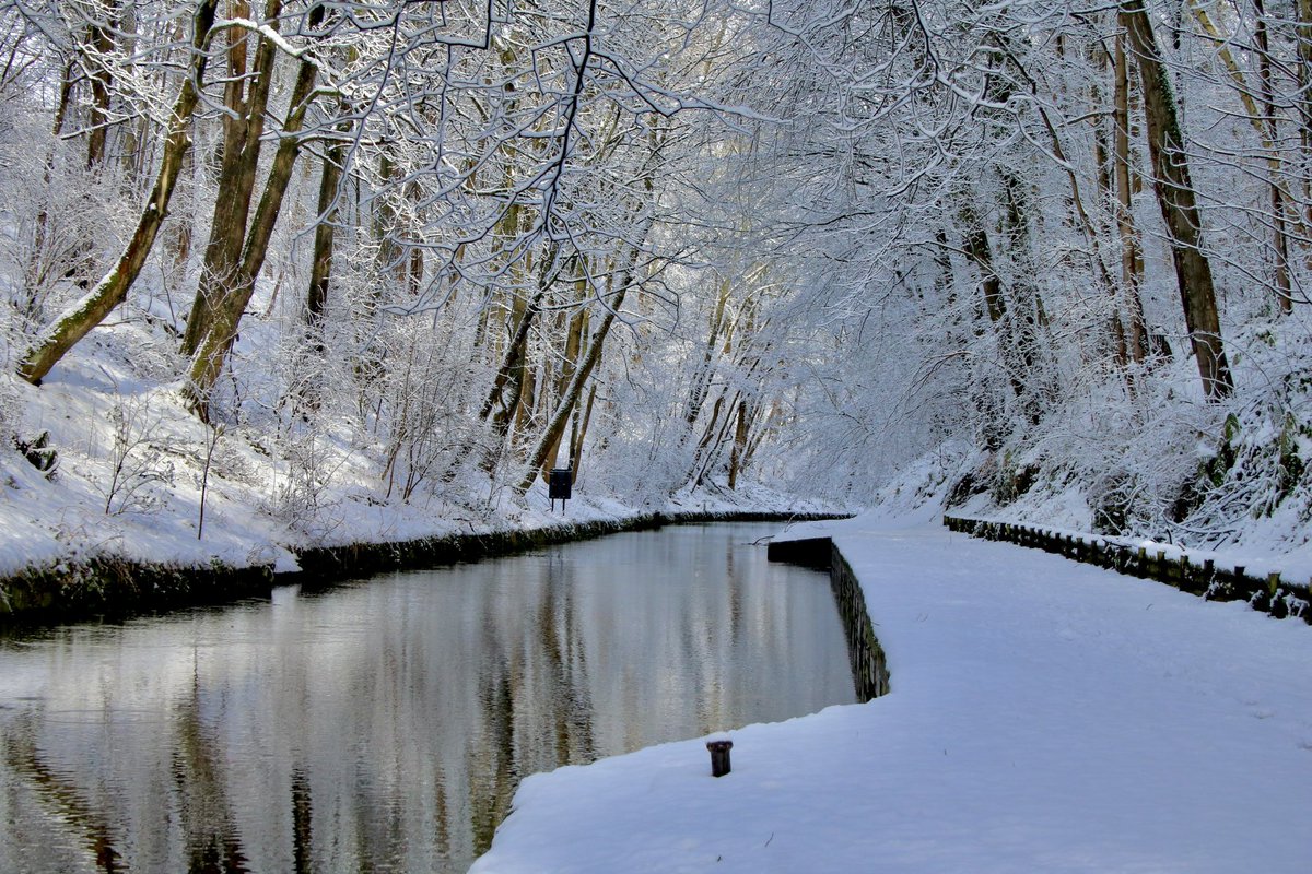 AitchEllePea's tweet photo. The last of the snow? Yr eira olaf? #cymru #gogleddcymru #chirk #wrecsam #thomastelford #pont #bridge #aqueduct #viaduct #afonceiriog #riverceiriog #ceiriogvalley #dyffrynceiriog https://t.co/C073kS1qG1