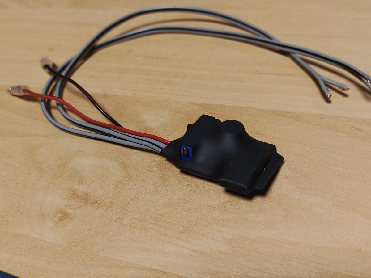 mint_812's tweet photo. ウインカーゆっくり用のウイポジユニット作った
市販品は復帰までの時間が早くて途中で点灯してしまう

一応ボリュームで復帰時間を調整できる https://t.co/stcmpsDS8Q