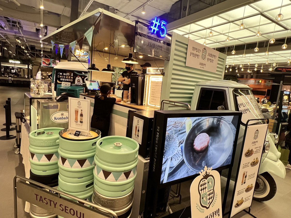 scott_annan's tweet photo. Splendid to be back in #Seoul 🇰🇷 for the joint #RetailLeaders #IROF #studytour 
#Retail #Foodservice #Convenience #Foodhall #Culture #Food #Bakery #Café #Supermarket 
@ThisIsRN @DeliceRetail https://t.co/1tw0UAbZQN