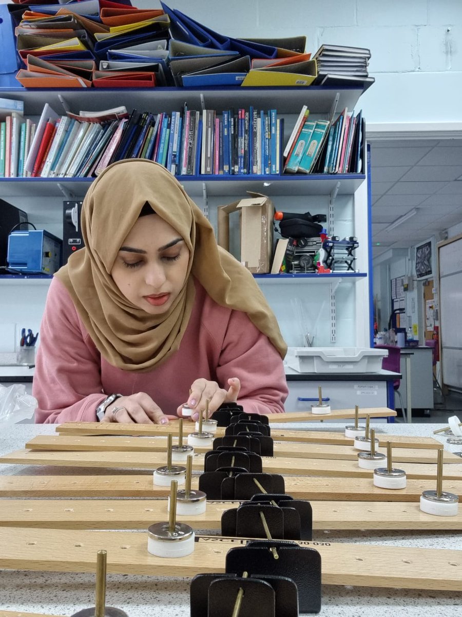 SuttonHighSTEM's tweet image. today in physics we are looking at principle of moments 😎 #sciencetech #physics #classet #focused #TECHOGNITION  @TECHOGNITIONUK