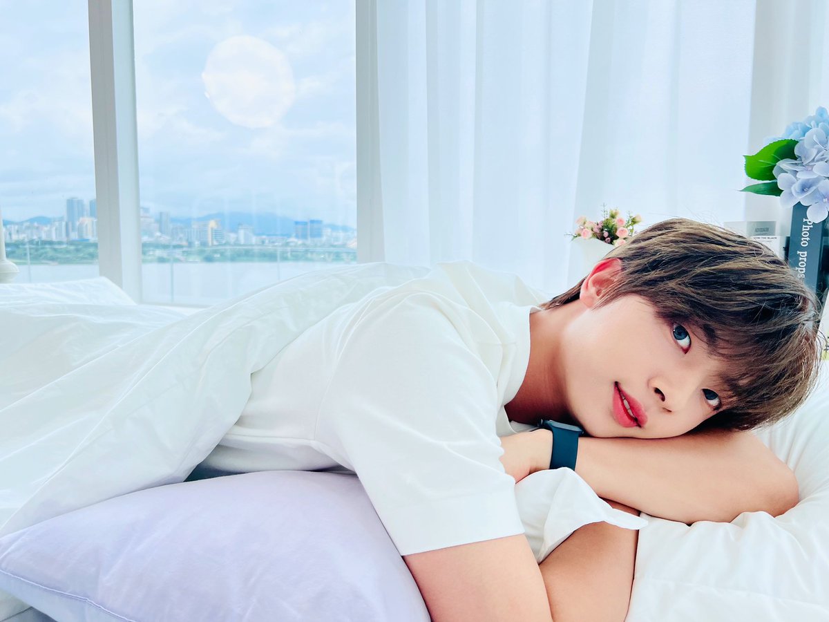 [#강현] 
세상에서 누워있는 게 
제일 좋아😴