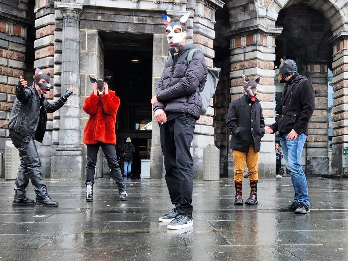 czechpuppyteam's tweet image. Your typical family dinner 
Aka
The Czechs have arrived at #Darklandsfest