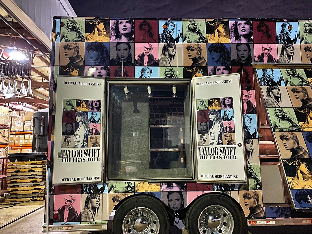 blessedswifty's tweet photo. 🚨 | The Official @TaylorSwift13's "The Eras Tour" Merch Stand is READY! https://t.co/FKoO6yrcK9