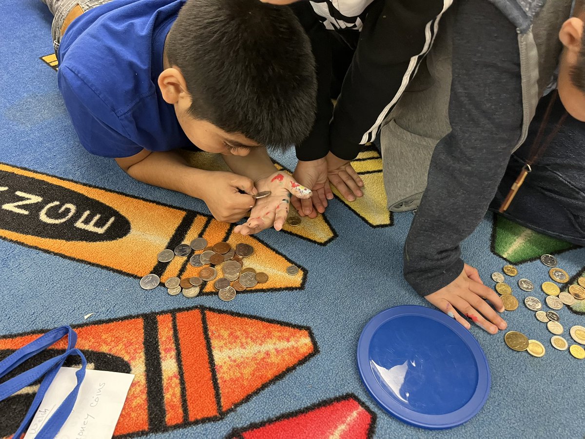 wcbartroom's tweet image. Our cultural diversity mural is coming to life! Visiting artist “MK” has been quite busy w/staff &amp;amp; students! Kids love looking at all of the foreign coins which have been donated &amp;amp; will be used in our mosaic background. Thank you to all who donated! @wcb_principal @yaaflorg