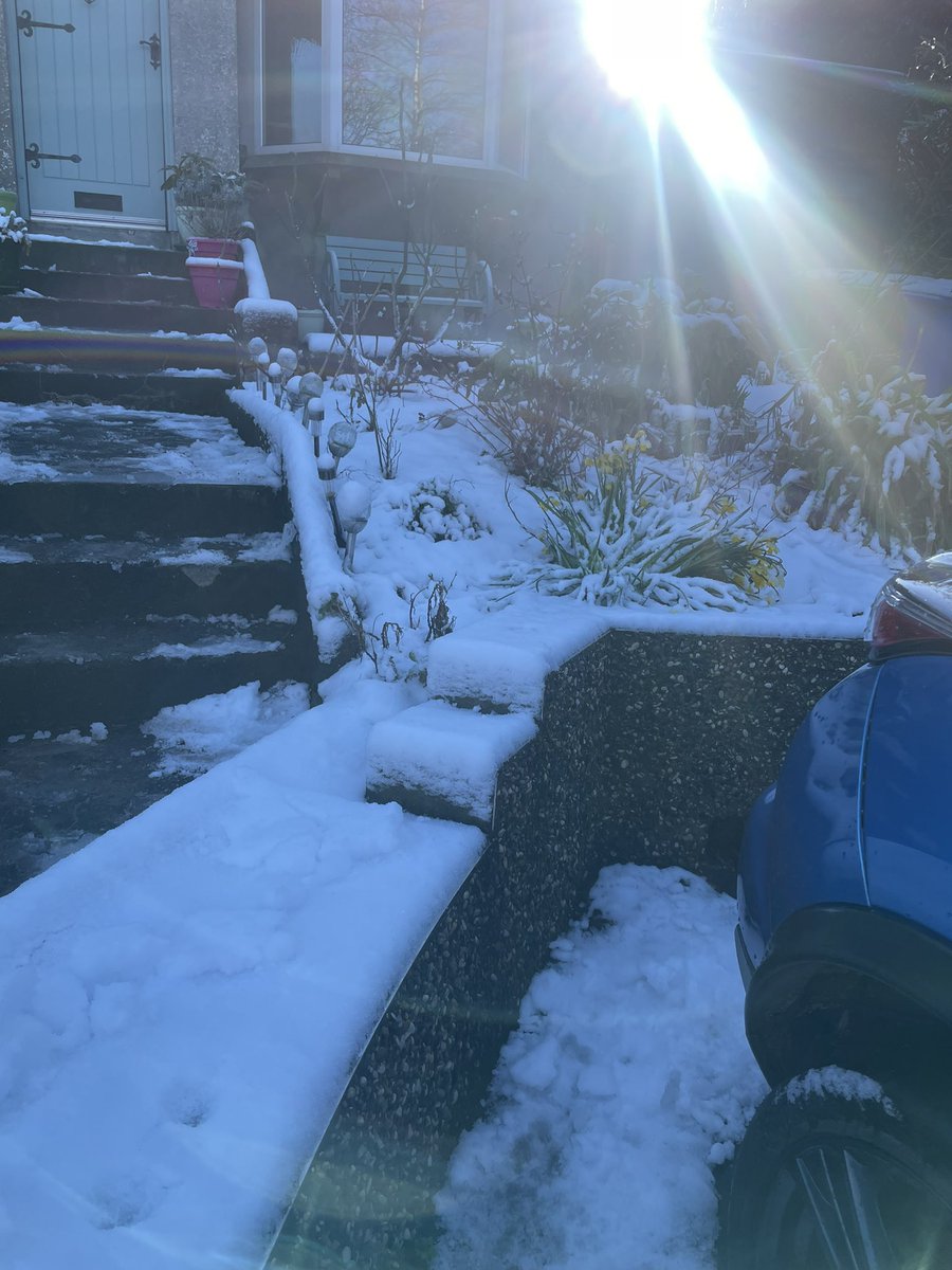 KirstenElder's tweet photo. 40 minutes to clear the car of snow this morning . Thanks to my neighbour for the salt grit that cleared my path #snow #snowpics #ards #northdown #codown #newtownards https://t.co/uwA6eXYi6m