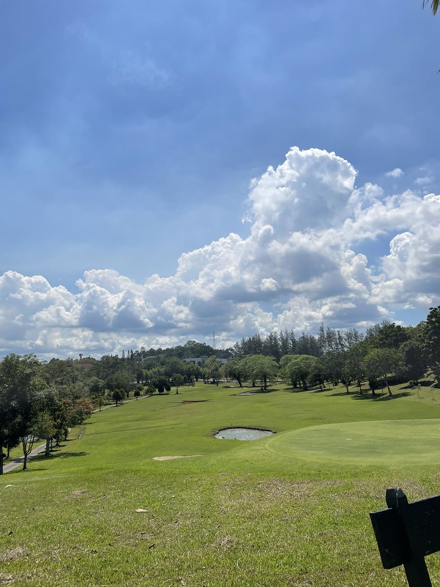 1 dasawarsa tinggal di lingkungan sini baru nyadar lapangan golf sekeren ini👍 #bontang buat jogging track enak juga!