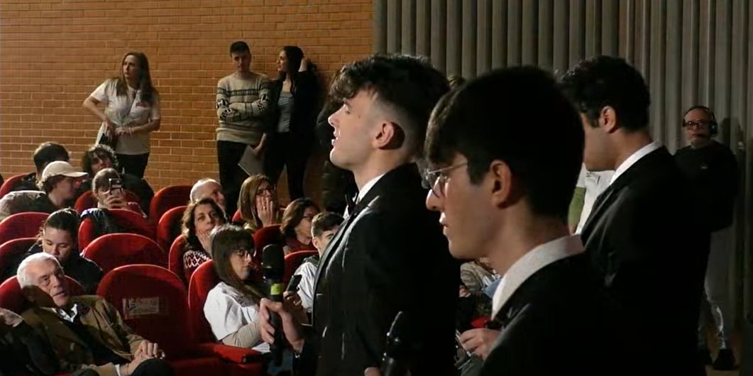UnistemYesNa's tweet photo. #Unistem2023 protagonisti dello "Show totipotente" gli studenti che portano in scena ##arte, #musica, #pattinaggio e #scienza. Grazie agli studenti dei licei: Labriola (NA), Alberti (NA), Mazzini (NA) e don Milani (Gragnano, NA) per i loro interventi. @Unistem2023 @UninaIT https://t.co/35TUSPuoxa
