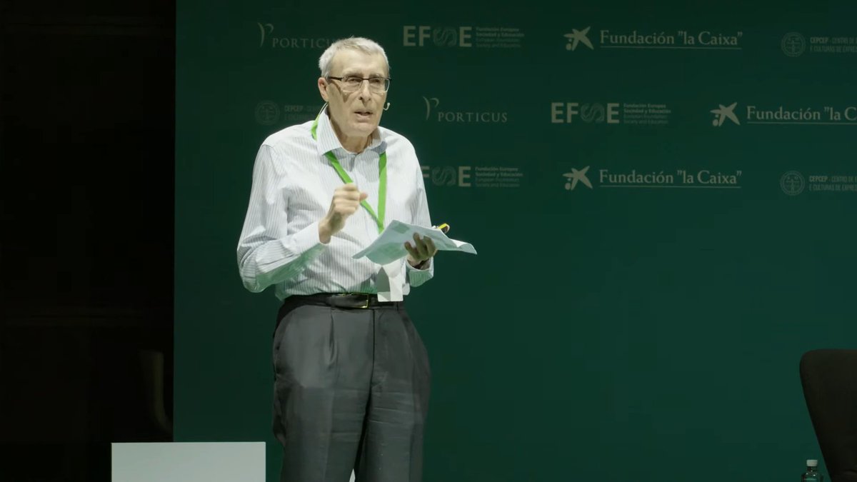 socyedu's tweet photo. Por si todavía no estás convencido, Tony Bush, Catedrático de Liderazgo Educativo en la @UniofNottingham, te explica por qué liderar una educación integral.
#SimposioLEI #liderazgoeducativo https://t.co/zc8FC4S7rh