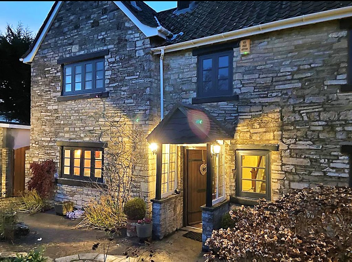 MajDesignsUK's tweet photo. We helped keep the character in this #Somerset farmhouse with new high security Anthracite Grey A+14 #energyrated uPVC Flush Fit #Windows . Majestic! @DuraflexSystems @YaleDWS @CornwallGlass #Devon #Taunton #Bristol #UKmfg #UKmanufacturing https://t.co/CyeUa0wIp7