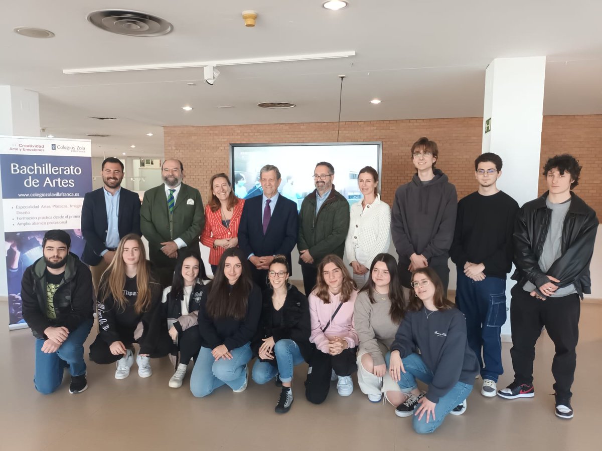 ColegiosZola's tweet photo. Muy orgullosos de nuestros estudiantes de #BachilleratodeArtes del #ColegioZolaVillafranca, que esta mañana han estrenado su exposición audiovisual #DesconectARTE sobre el uso de las nuevas tecnologías en el Centro Cultural La Despernada y que se podrá ver hasta el 24 de marzo. https://t.co/v29exabPOp