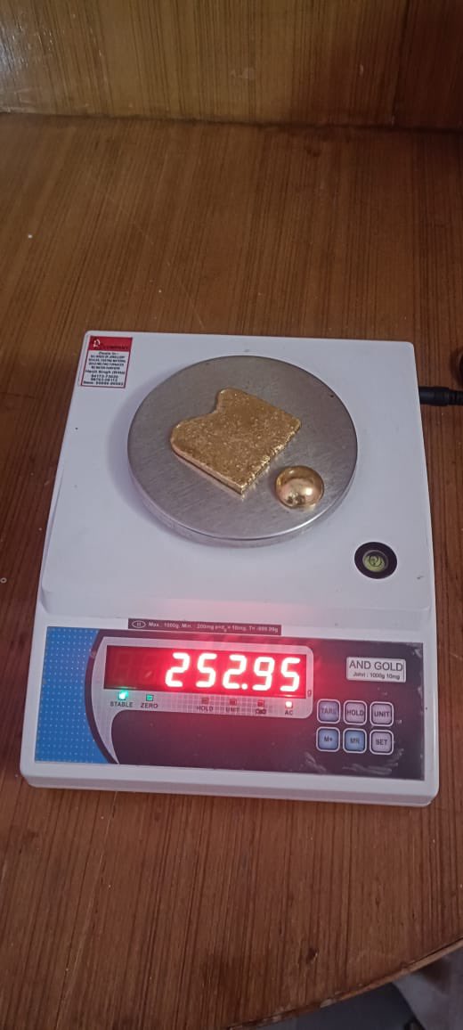Based on profiling, Officers of Amritsar Customs at SGRDJI Airport intercepted a pax and booked a case of smuggling of gold, which was glued between the layers of vest worn by the Pax.Pure gold weighing 252.95 grams valued at Rs.14.84 lakhs was recovered and seized.