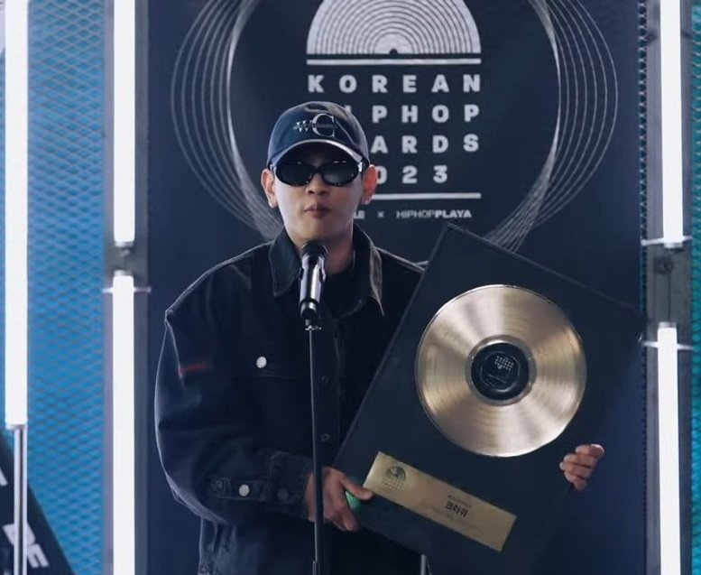 supremethv's tweet photo. Both namjoon and hoseok won an award at the Korean Hip Hop Awards 2023. Namjoon won 'Best Music Video' with Sexy Nukim and Hoseok won R&amp;B Track of the Year with Rush Hour! Congratulations our boys! https://t.co/OZETkohD0W