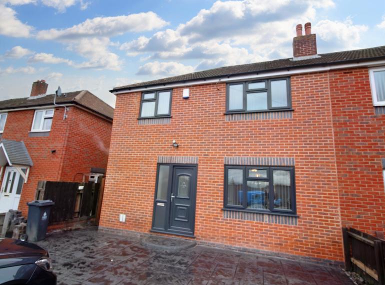 Fraser_wood's tweet photo. ๐ FOR SALE ๐
3 Bedroom refurbished semi detached home in Brownhills WS8
Full details and more photos here https://t.co/ornjiKHhKo
To book an appointment to view call 01922 627686
#ForSale #EstateAgent #Walsall #Brownhills #WS8 https://t.co/JBHHQfsNwZ