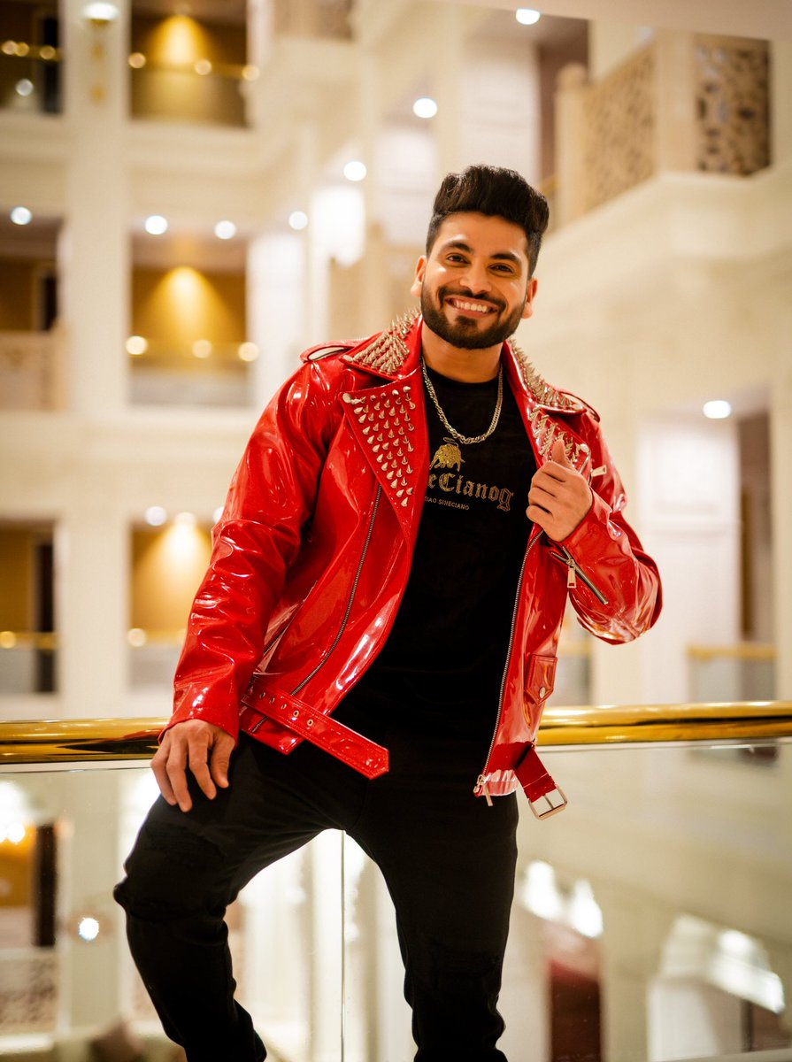 ShivThakare9's tweet photo. Kiska hai yeh Tumko Intezaar… Mai Hoon Na 😉❤️

#ShivThakare https://t.co/MubjN0Xrwu