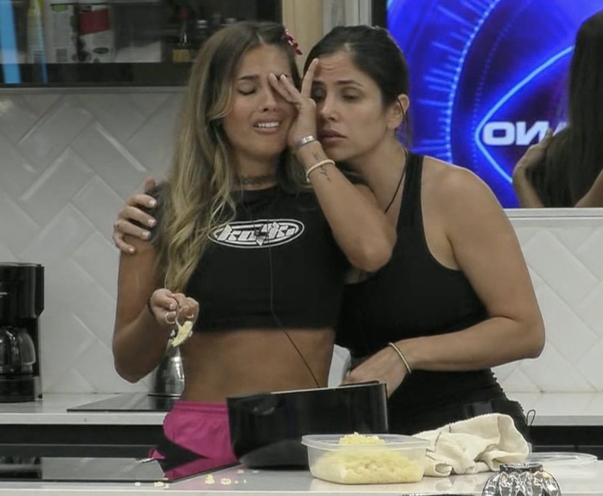 tomasdrohobycki's tweet photo. DE QUE LADO ESTÁN??

🔁 ROMINA Y JULIETA
❤️ COTI 

#GRANHERMANO https://t.co/gQT1q8KenW