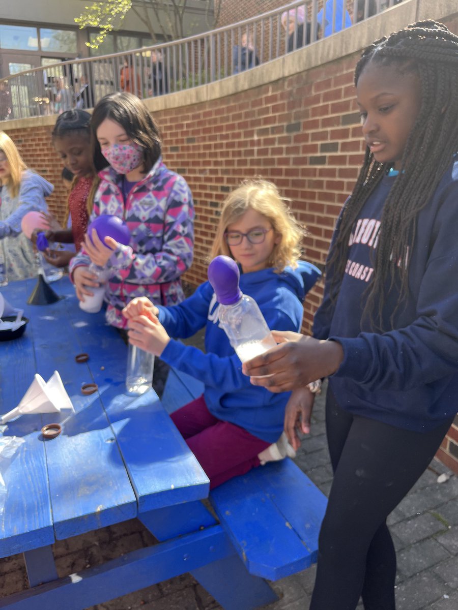 J_will201's tweet photo. Kitchen Chemistry students learned about chemical reactions this week. They loved the baking soda/vinegar/balloon experiment! 🤓🍎🧪⁦@underwoodgtm⁩ #science #wcpss https://t.co/09kGijswHQ