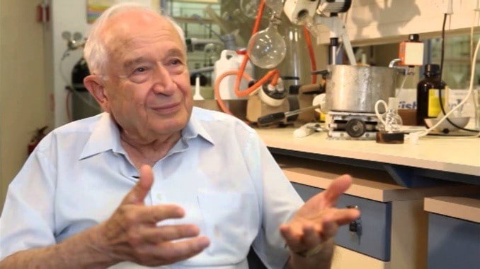 jpceccaldi's tweet photo. Raphaël Mechoulam vient de nous quitter
https://t.co/cXnEXour1G
C’est un jour triste mais nous devons toutes et tous continuer sur le chemin qu’il a tracé depuis plus de 50 ans.
In memoriam #LeCannabiste
#mechoulam #Deces #Science #pionnier https://t.co/RAAWh6XPA9
