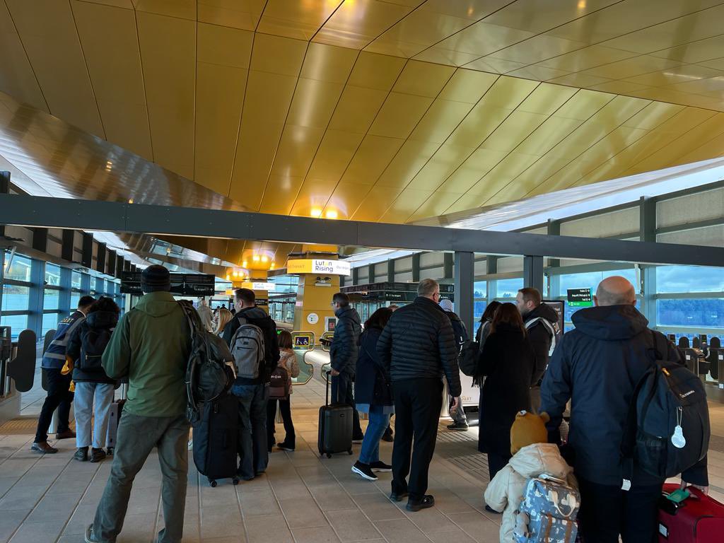 And we’re off … the first passengers have ridden the Luton DART today! 🚝

While the system is not yet open, we are extremely excited to be running the shuttle on a reduced and flexible timetable.

If you get chance to ride the Luton DART, be sure to tag us in your pictures📸