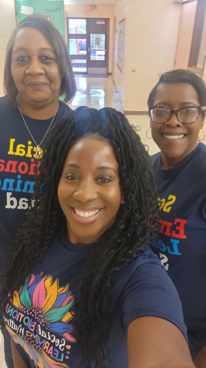 A friendly smile can make a child’s day. Happy SELday from Oates! #SELday <a href="/SEL4USA/">SEL4US</a> @SELHISD <a href="/HoustonISD/">Houston ISD</a> <a href="/HisdOates/">Oates_HISD</a>