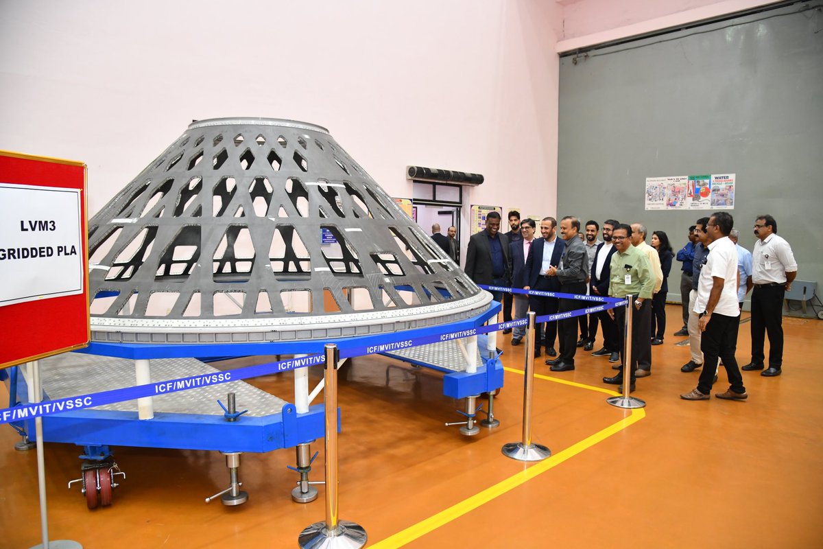 msTamimi's tweet photo. I am pleased to have met with the Chairman of the Indian Space Research Organization as well as the directors of the launch and satellites research centers. With the aim of  enhancing joint cooperation between the two countries in the future of the space sector. https://t.co/MYwFsdQfsX