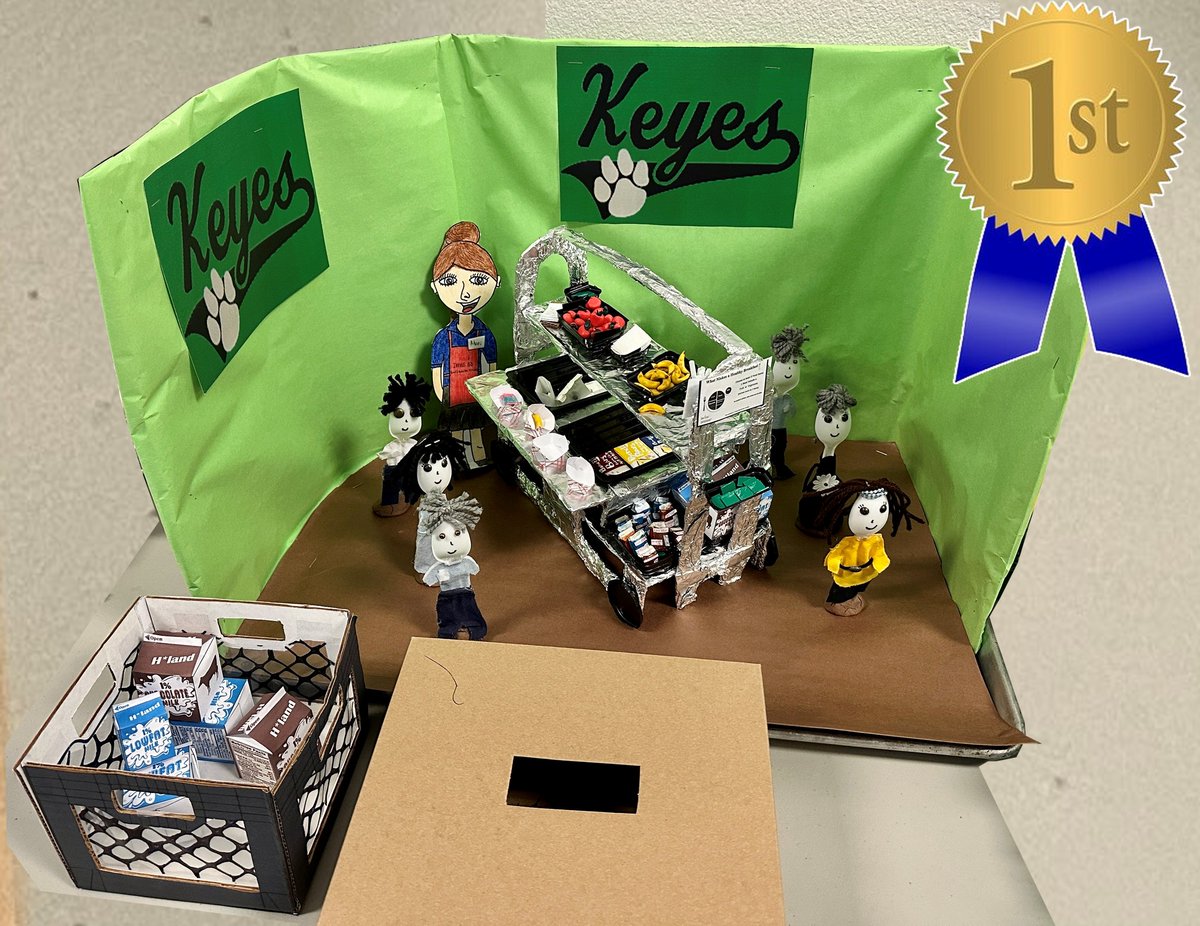 IrvingISD's tweet image. To celebrate #NationalSchoolBreakfastWeek, @IISDFoodService asked school cafeteria teams to create a counter display 🎨 using items from their kitchen. 

Congratulations 👏 to the top 3 winners:
🥇 @KeyesTigerCubs 
🥈 @Lamar_MS 
🥉 @Crockett_MS 

#NationalNutritionMonth