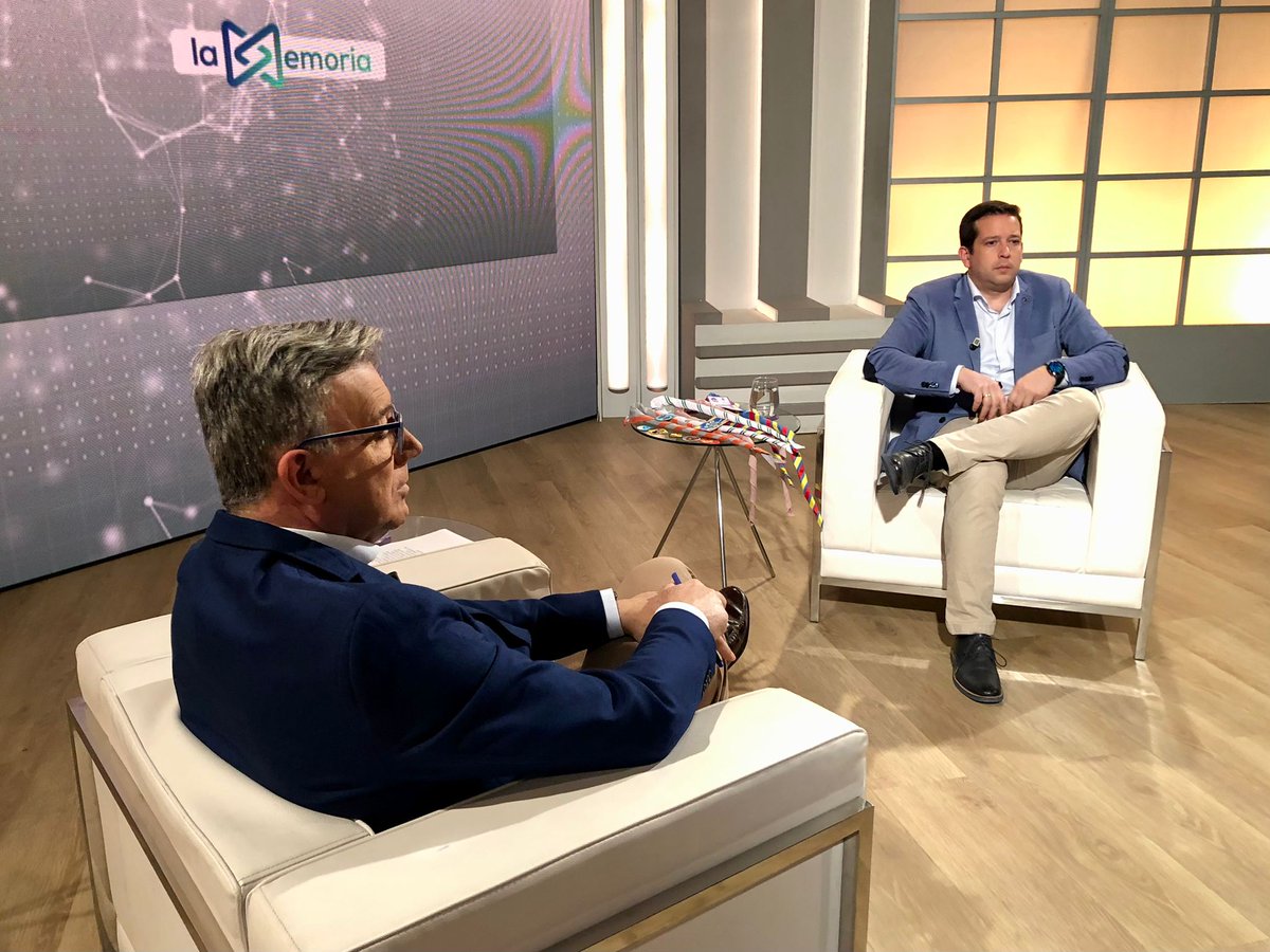 SCOUTSAND's tweet photo. Esta semana nuestro Presidente ha asistido a la grabación de un programa sobre el Escultismo en los estudios de @canalsurmalaga.

Gracias a Juan Luis Navarro, director y presentador de La Memoria de @canalsur, por darnos la oportunidad de participar en este espacio televisivo. https://t.co/7ojompASQ2