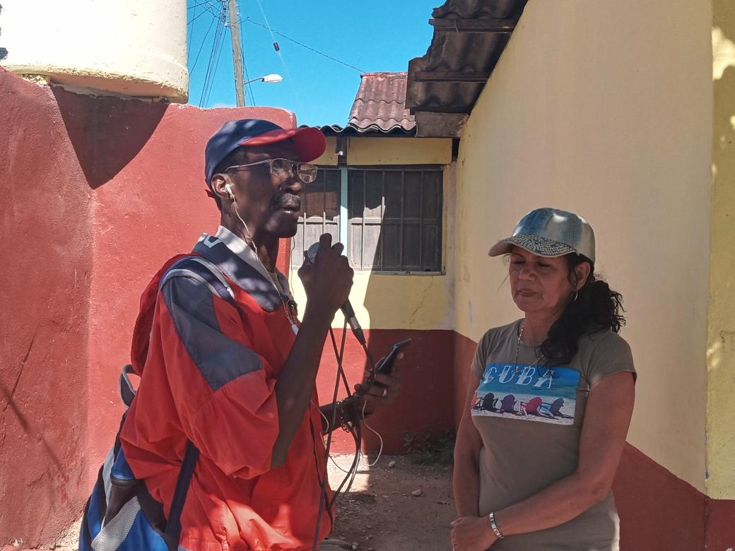 Como parte de la Jornada de la Prensa, se desarrolla en La Sombrilla de Paraguay #Guantanamo diversas actividades con la presencia de los medios de difusión masiva. Taimi Fernández Pérez Presidente de la UPEC realiza la apertura del programa.  #MejorEsPosible. #YoVotoXTodos