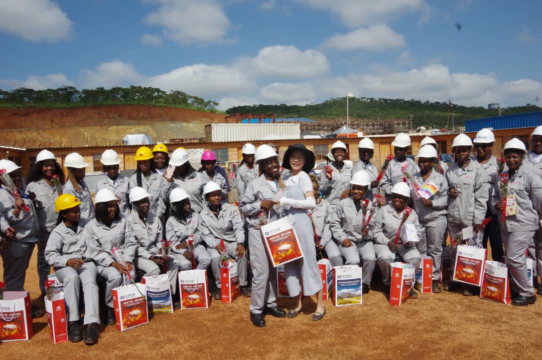 Glad to see women employees playing significant roles in the Chinese companies in Zimbabwe at all levels from management to general staff. Warmest greetings to our sisiters at the Women's Week.