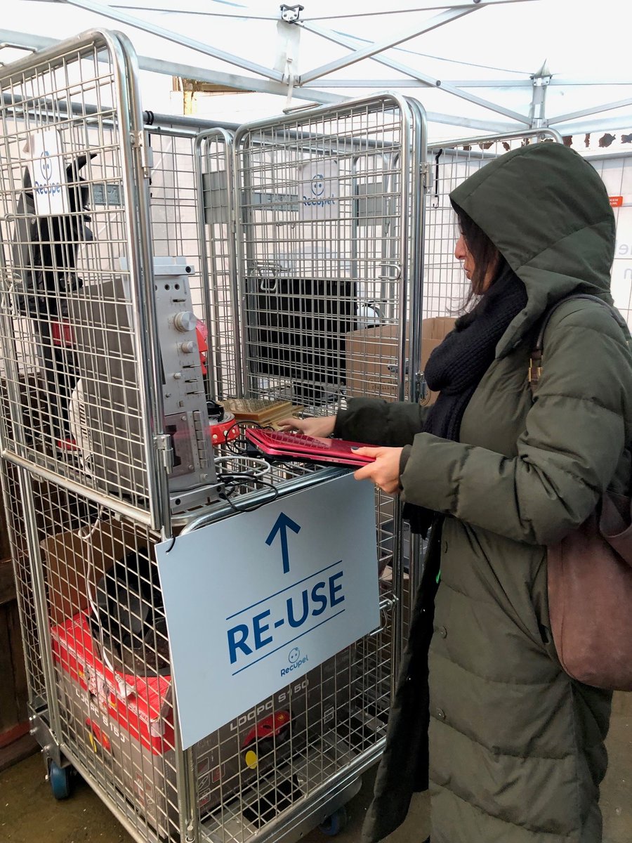 Terrible weather, bonne ambiance, hoog bezoek. Belgian Climate Minister <a href="/KhattabiZakia/">Zakia Khattabi</a>  visited Café Recupel in <a href="/OttigniesLLN/">OLLN, notre ville</a> and left her discarded laptop for reuse. 💻 🌨 ❄ 🎉 🙏 ♻
#reuse #repair #recycle #circulareconomy