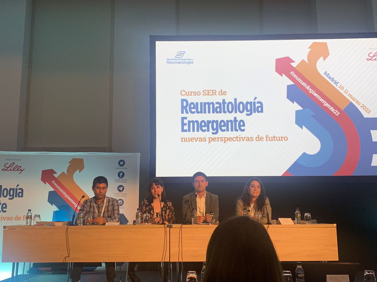 ReumaLeon's tweet photo. Hoy participamos en la primera edición del curso de #reumatologiaemergente23 en la mesa de enfermedades autoinmunes sistémicas 💪
La Dra @claramoriano hace una revisión sobre el presente y futuro terapéutico en las EAS 
@JOVREUM @SEReumatologia @cristianasieiro @BorisBlancoC https://t.co/3xLWlDvGig