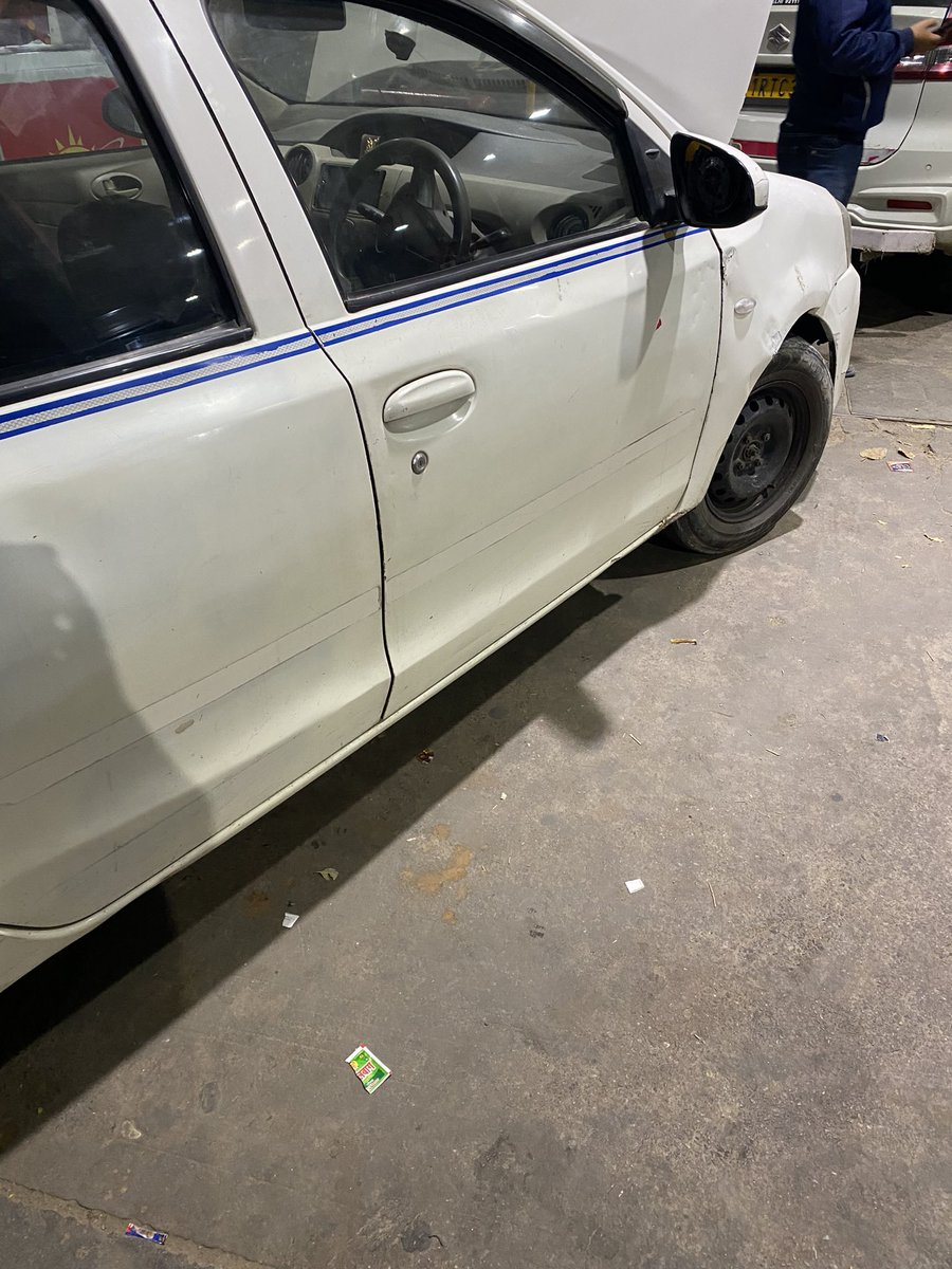 beingmuk's tweet photo. See the condition of cab being deployed by @Olacabs, no side mirror, no backlight, low tyre pressure, no fuel, filthy condition. booked this from Delhi airport on 24-Feb. @bhash it seems that passenger’s safety is Ola’s least priority @TransportDelhi @ANI @dtptraffic #ola #cab https://t.co/ESWYzsekKH