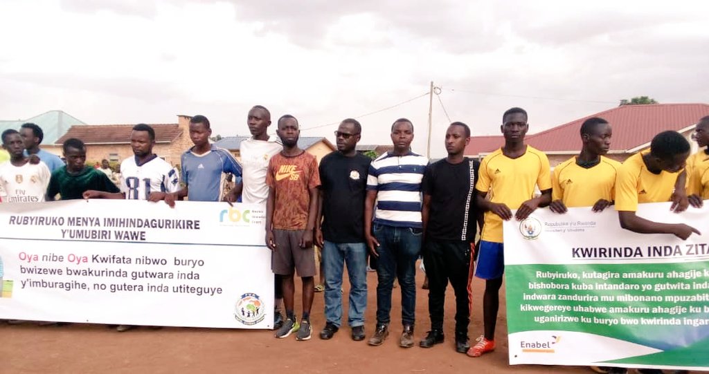 GISAGARAYEGO's tweet photo. None ku wa 10/03/2023 muri @Mushasector Umuryango
@FaithVictoryRW ifatanyije na #YEGO Center @GisagaraDistr ku nkunga ya @EnabelinRwanda hasojwe amarushanwa agamije kwigisha urubyiruko ubuzima bw'imyororokere no kutishora mu ngeso mbi Aho bizabafasha kugera ku nzozi z'ejo hazaza https://t.co/N2o4t8nHTh