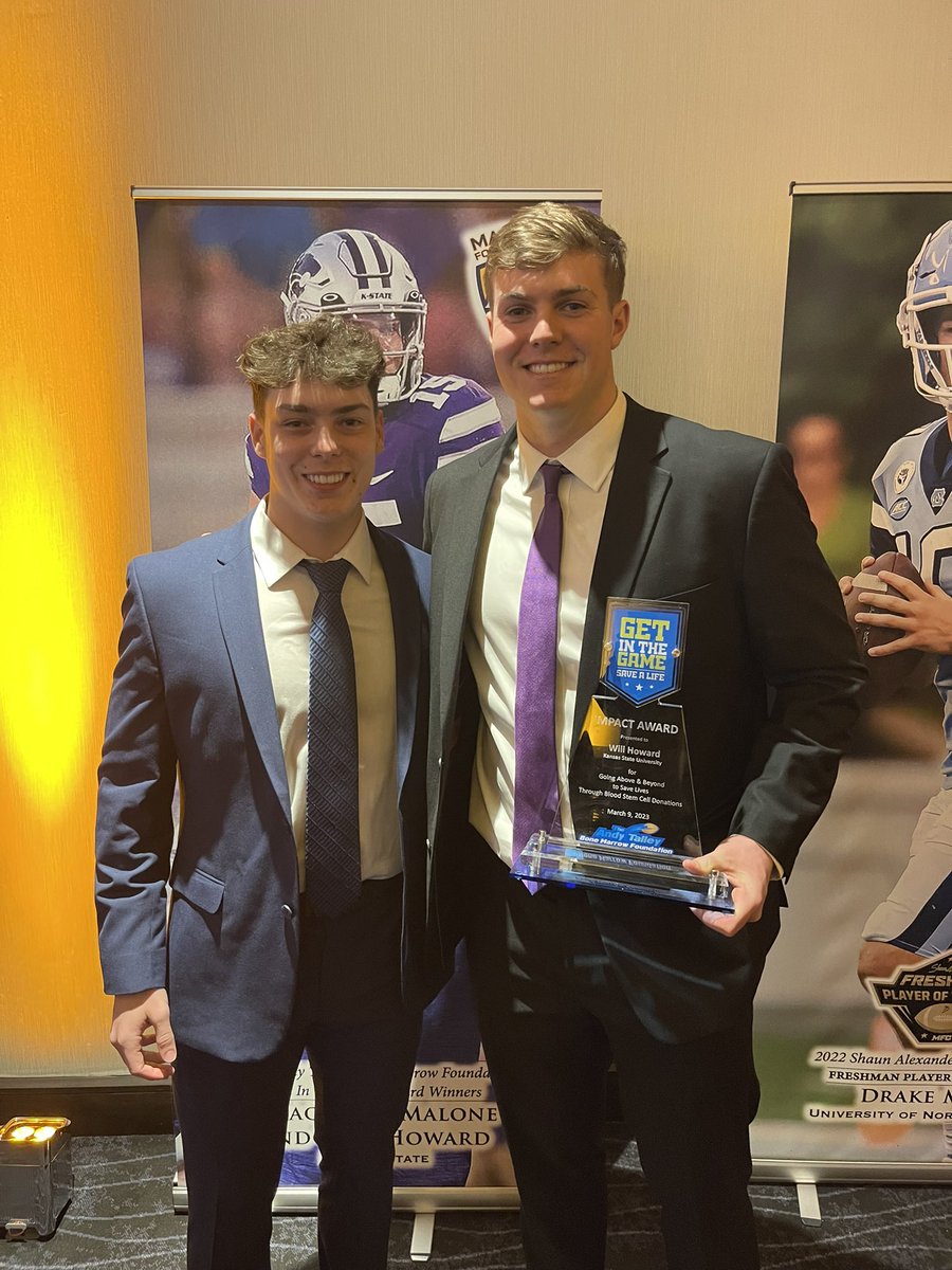 shaffer_brayden's tweet photo. Had a great time at the Maxwell Football Club Awards Gala last night ! I got to meet some great people including my favorite Eagle ever !! Congrats to all of those who won an award last night and best of luck in the future ! @brandongraham55 @whoward_ @will_anderson28 https://t.co/mW5piwuV6C