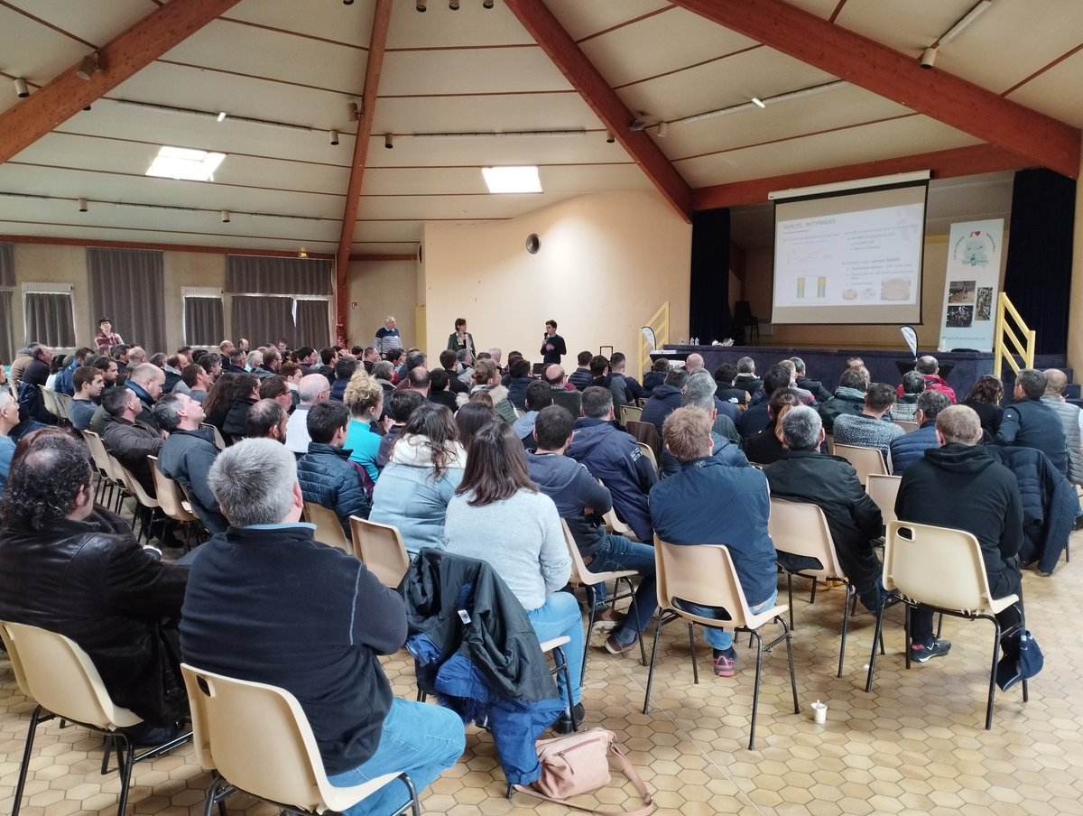 ORivieres's tweet photo. L'AG dynamique carbone fut riche en échanges et en prises de décisions pour construire la filière laitière ! Carbone, gestion du volume, bien être animal, tout les sujets ont été discuté et voté ! https://t.co/SK01buZQWD