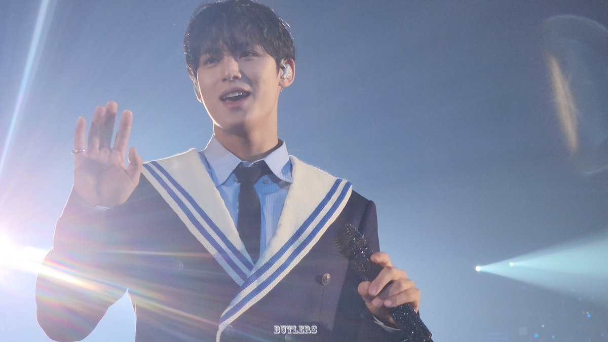 svt_butlers's tweet photo. 230310 캐럿랜드 첫날 
민규야 사랑해
#민규 #세븐틴 #캐럿랜드 https://t.co/9qeClBpgyz