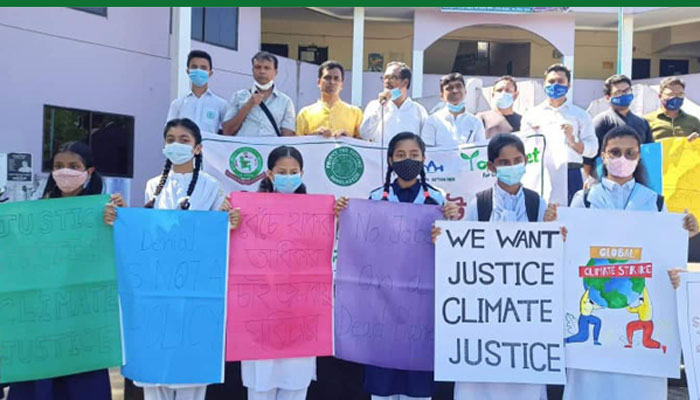 YouthNetGlobal's tweet photo. 🌍🔥 National #AdaptationPlan acknowledges the significance of youth in adaptation planning for climate change in #Bangladesh, but they still lack support on the ground due to 💰, 🏛️, 🗣️, &amp; 🤝. 🧑‍🤝‍🧑It's crucial to amplify their voices to build resilience against #climatechange! https://t.co/l1nLz4DhYE
