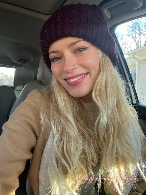 a rare fully clothed picture of me https://t.co/cI3dYRBGf2 https://t.co/rPWGK0YvAn