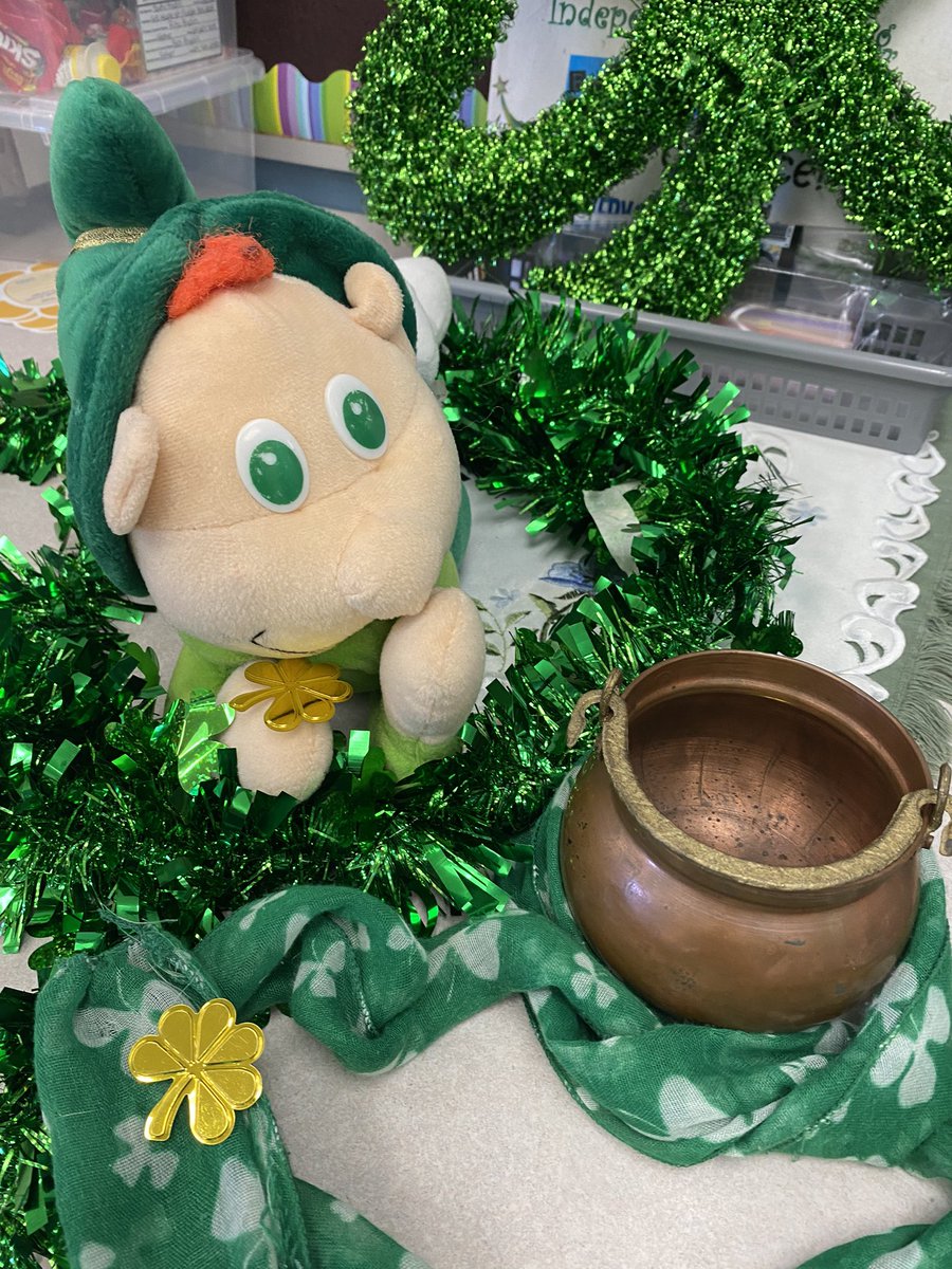 We read and learned about leprechauns then built our own leprechaun traps! It was a lot of fun but we didn’t catch any. The traps were so good though the leprechauns shared some of their gold! Way to go, Groovy Grade 1´s! ☘️❤️
<a href="/nikifurfaro/">Niki Furfaro</a> <a href="/FalconFeat/">St. Francis</a> 
<a href="/WellingtonCath/">Wellington Catholic DSB</a>