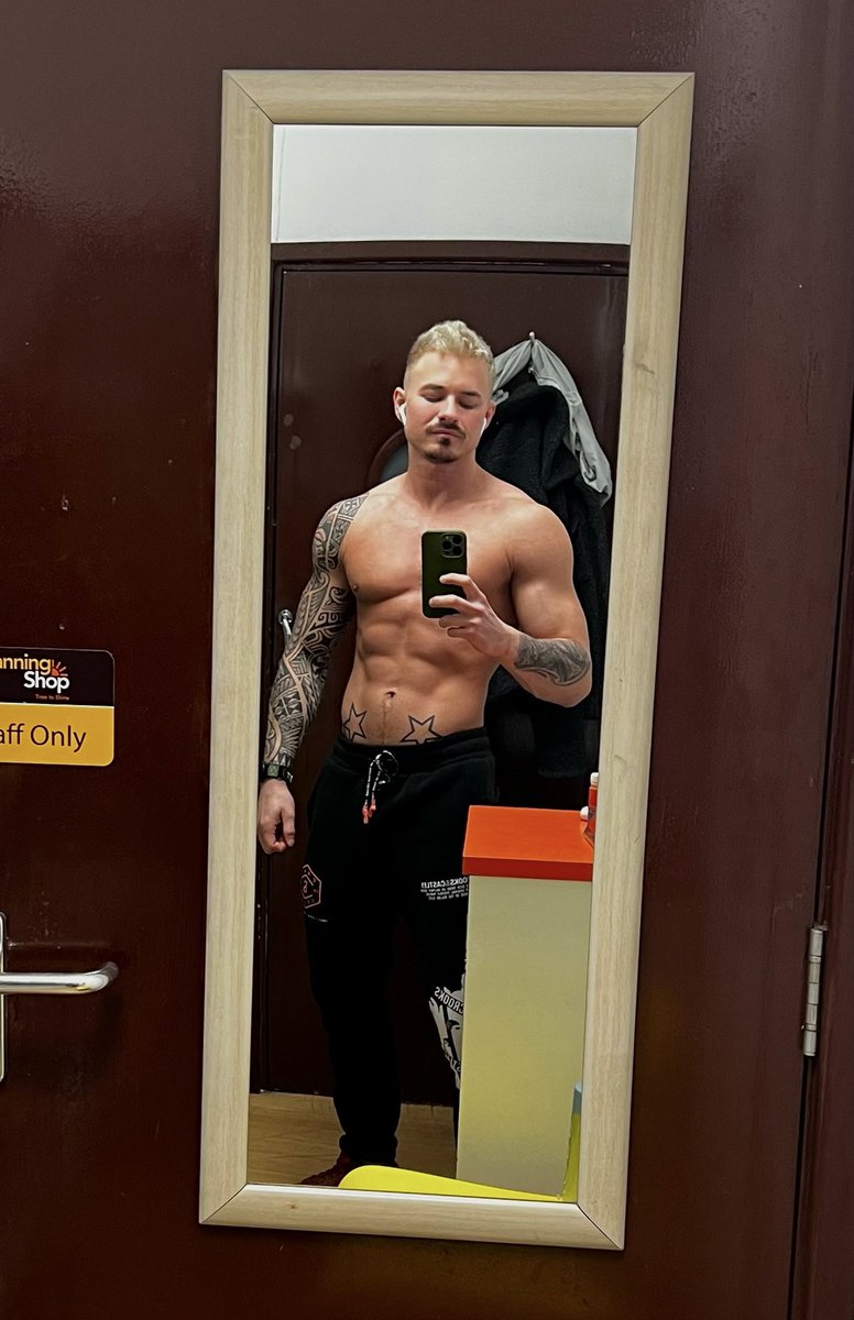 anubis_ldn's tweet photo. The tanning time ✨ #muscles #abs #gay #selfie @AussieManGay1
@BigStrongArms
@BobHail
@boyzspace
@DADDYSSENIOR
@FrenchGaymer
@Handpuppet1
@JacksGayPorn
@jockboy1113
@LuukLuke
@MarkKuhl1
@muskeln4fun
@newcellblockh
@PJMarinoXXX https://t.co/9Y136M0bNw